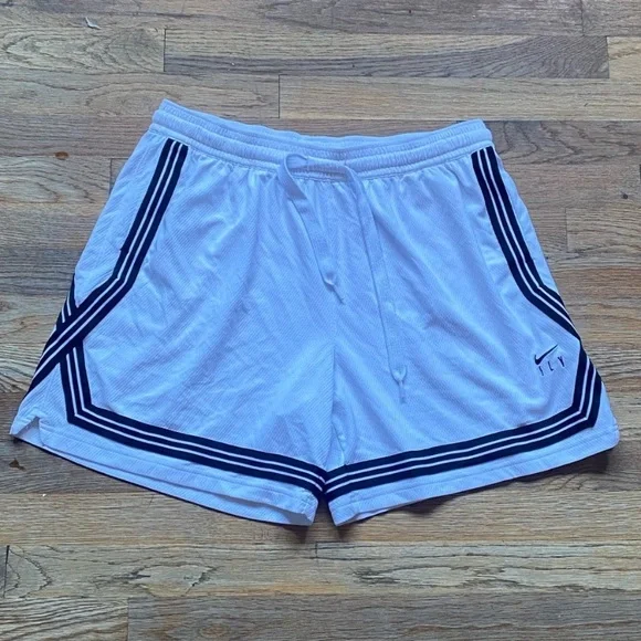 Nike Women’s Fly Crossover Basketball shorts XL - Picture 11 of 13